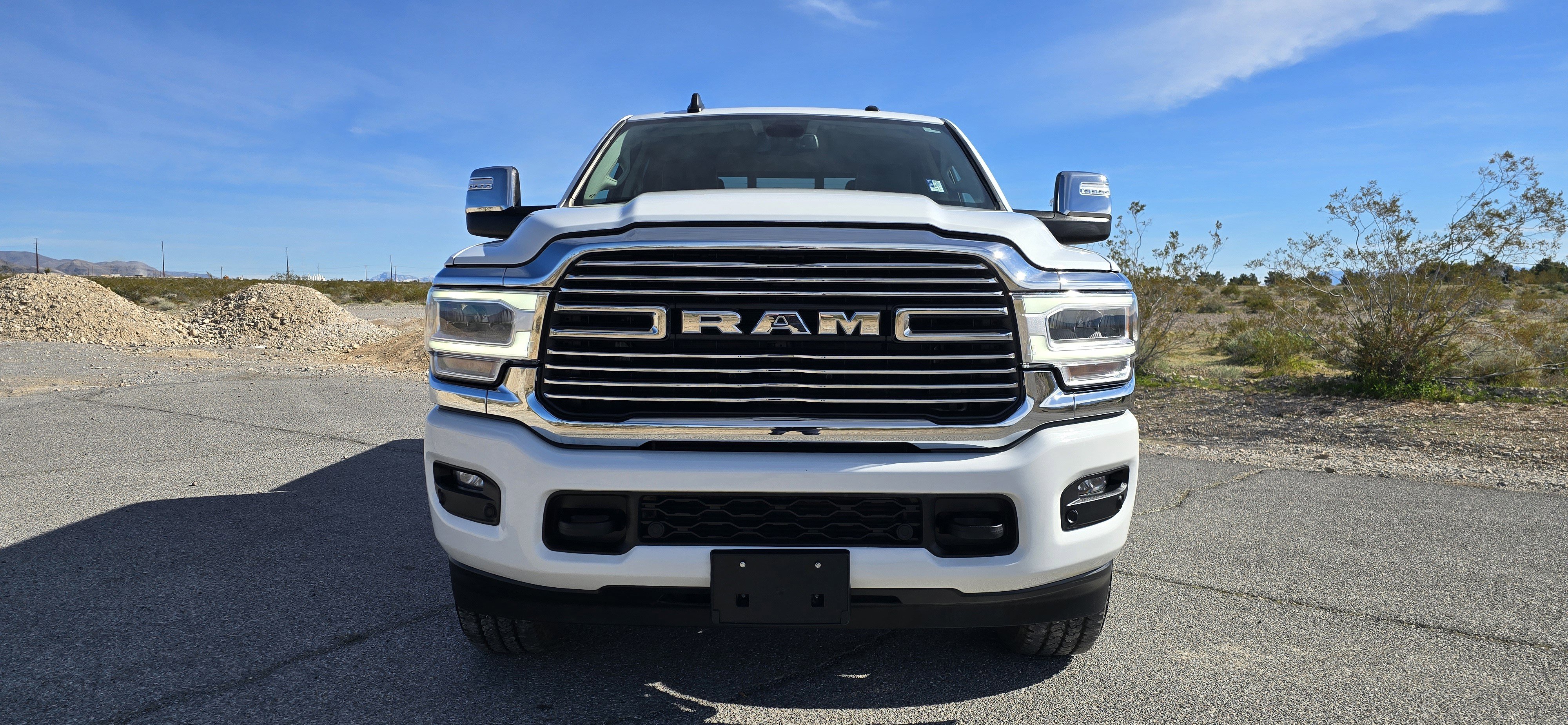 Used 2024 RAM 2500 Laramie AWD/4WD image 2