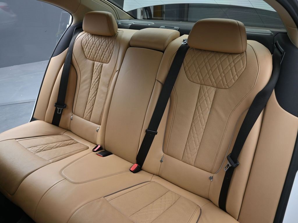 Used 2018 BMW 740e xDrive image 31