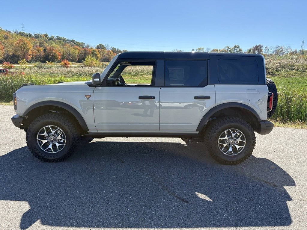 New 2025 Ford Bronco Badlands image 2