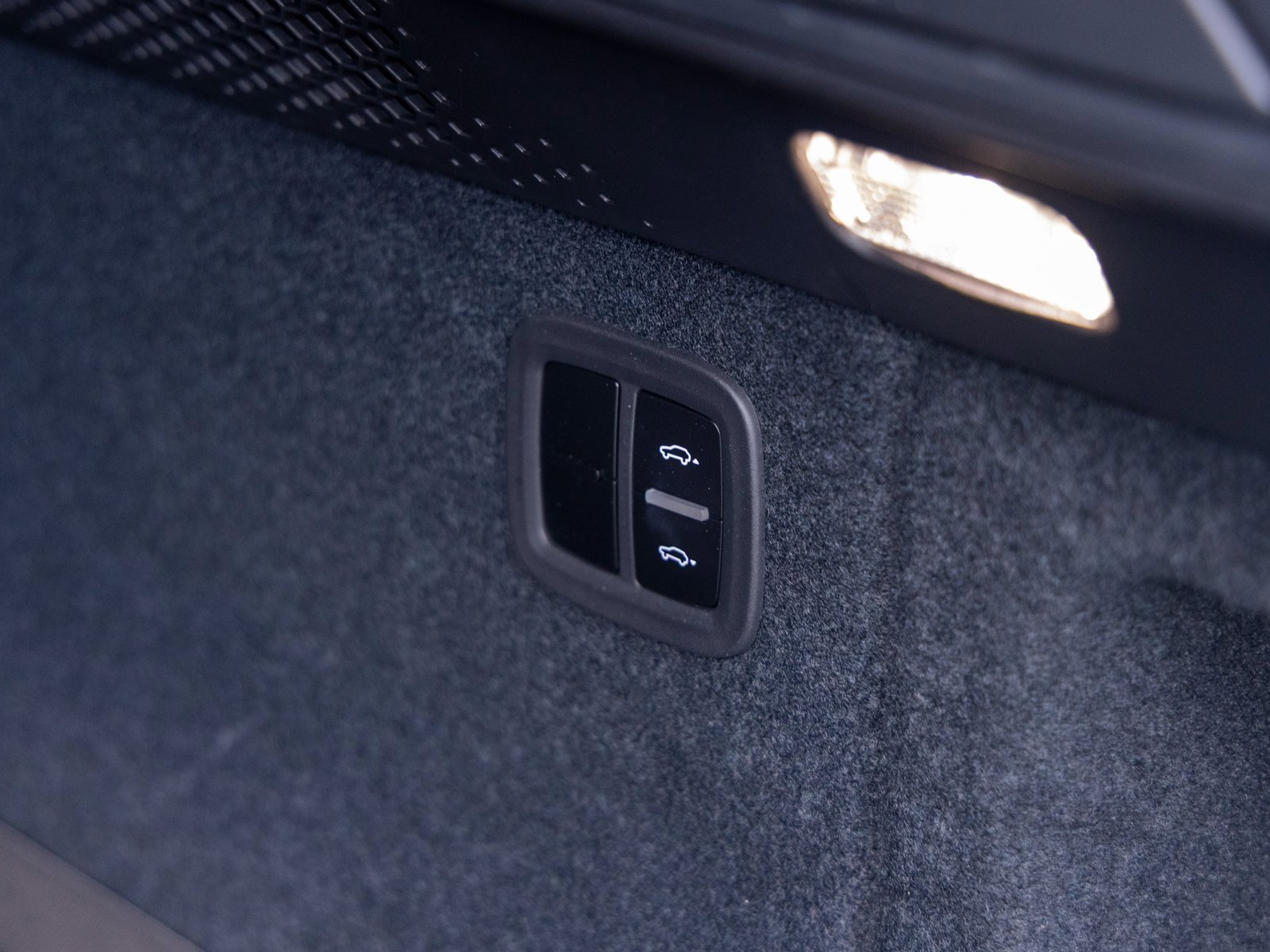 Certified 2024 Porsche Macan 4 Electric image 44