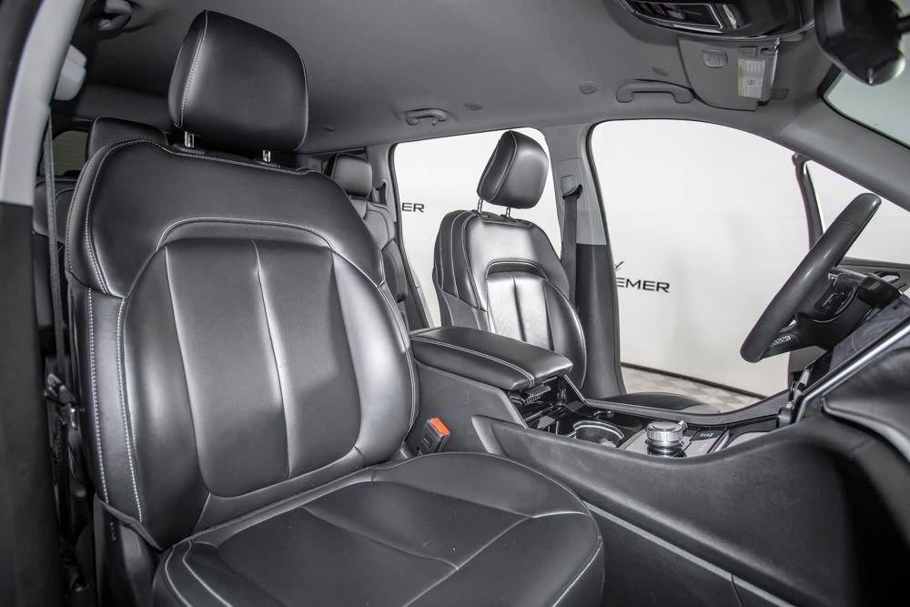 Used 2023 Jeep Grand Cherokee L Limited AWD/4WD image 17