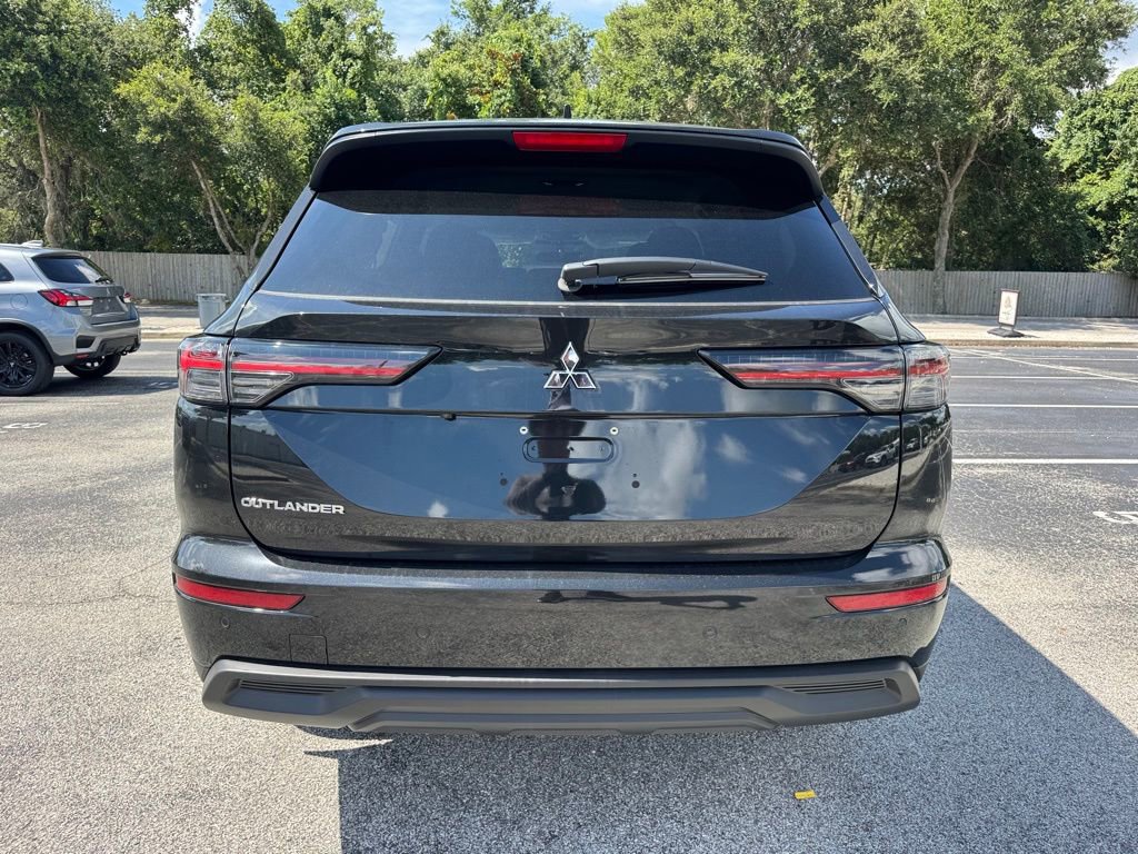 New 2025 Mitsubishi Outlander ES image 7