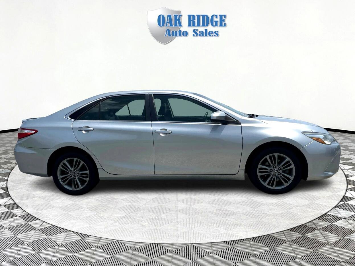Used 2017 Toyota Camry SE image 4