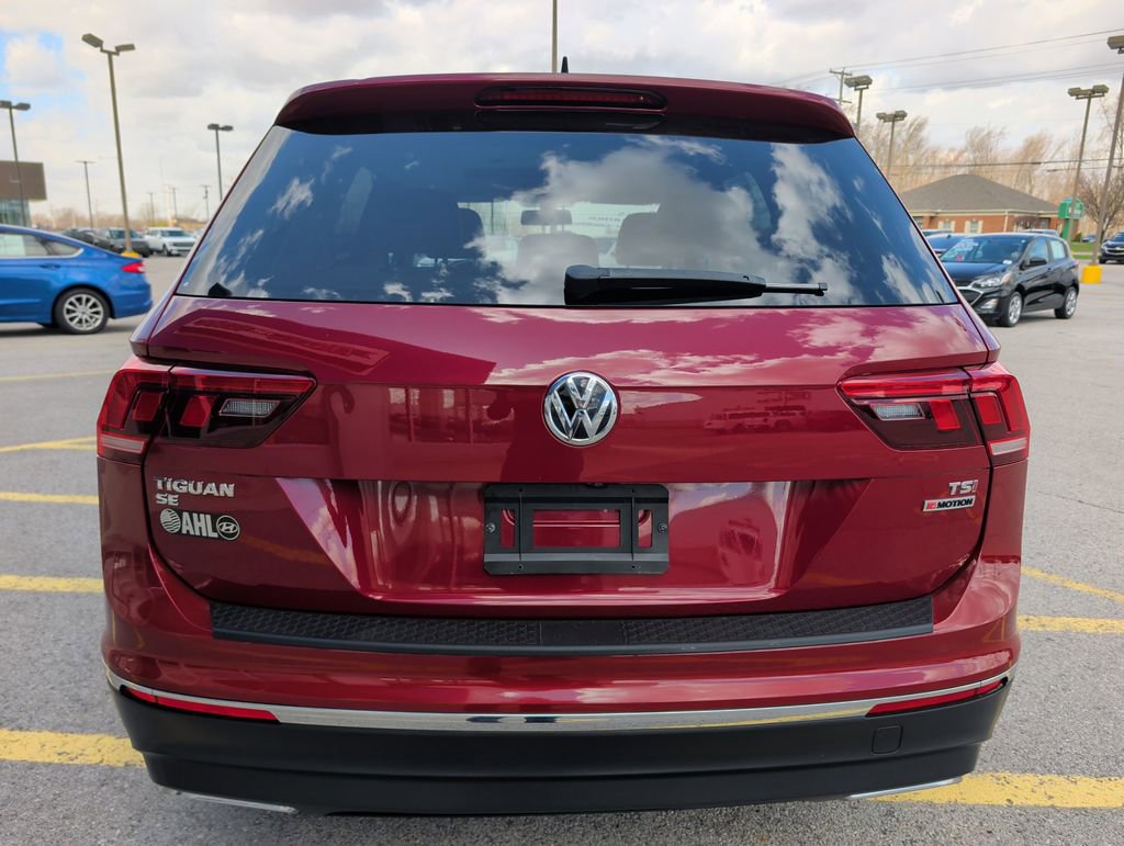 Used 2018 Volkswagen Tiguan SE w/ Panoramic Sunroof Package image 6
