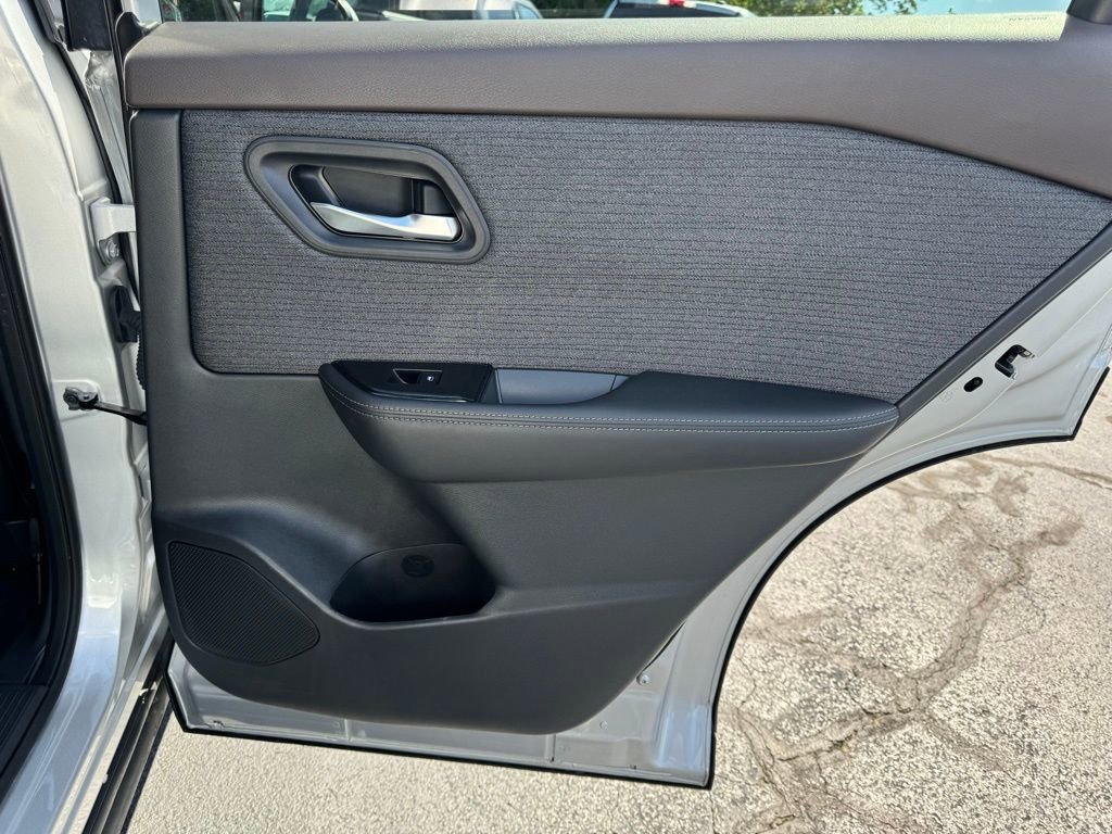 Used 2022 Nissan Rogue SV image 24