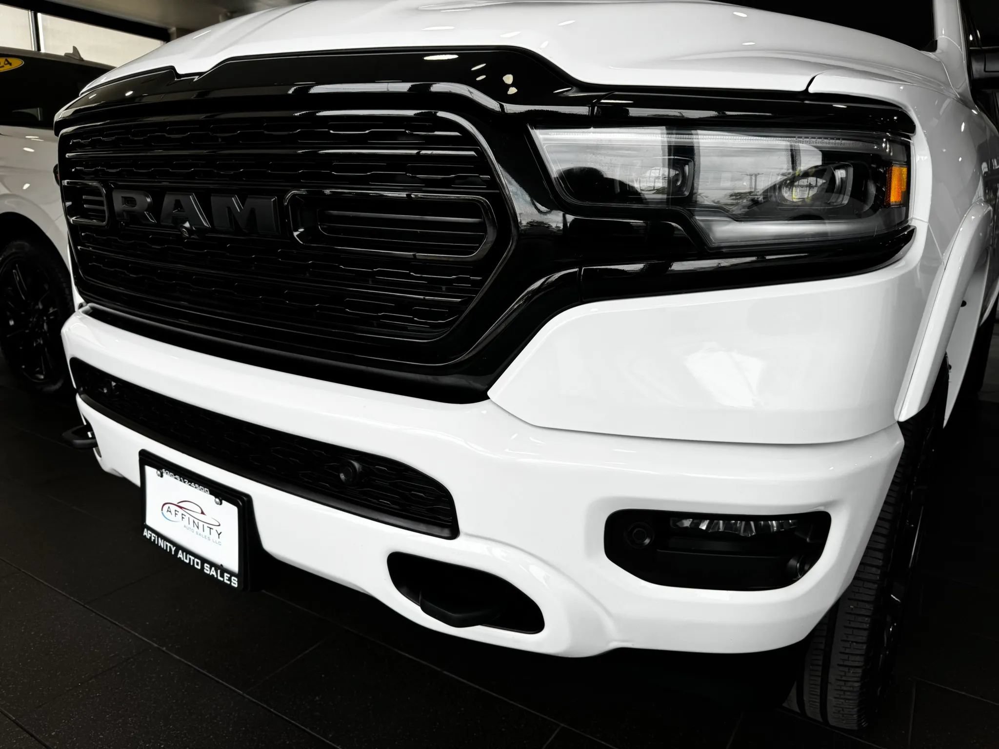 Used 2023 RAM 1500 Limited AWD/4WD image 9