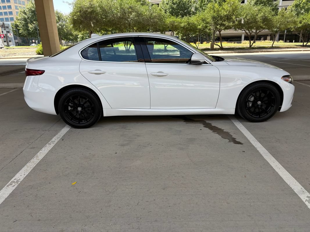 Used 2018 Alfa Romeo Giulia AWD image 4