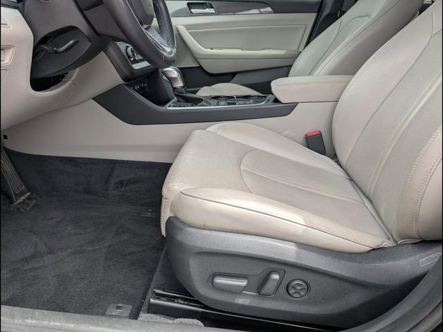 Used 2019 Hyundai Sonata Limited w/ Ultimate Package 04 FWD image 9