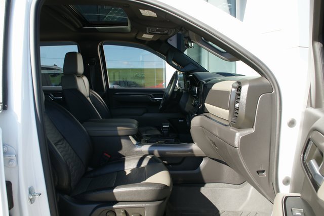 Used 2023 Chevrolet Silverado 1500 ZR2 w/ Technology Package image 39