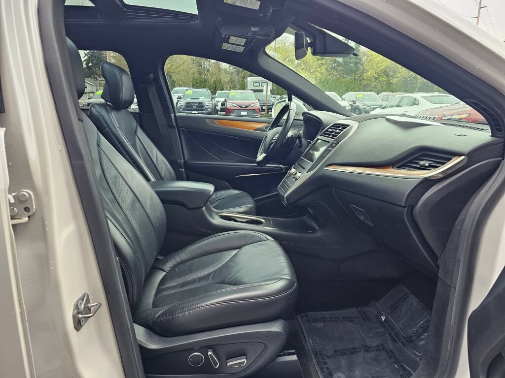 Used 2017 Lincoln MKC Select w/ Select Plus Package AWD/4WD image 9