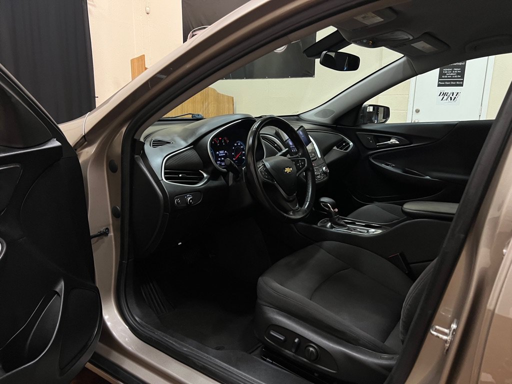 Used 2022 Chevrolet Malibu RS FWD image 14