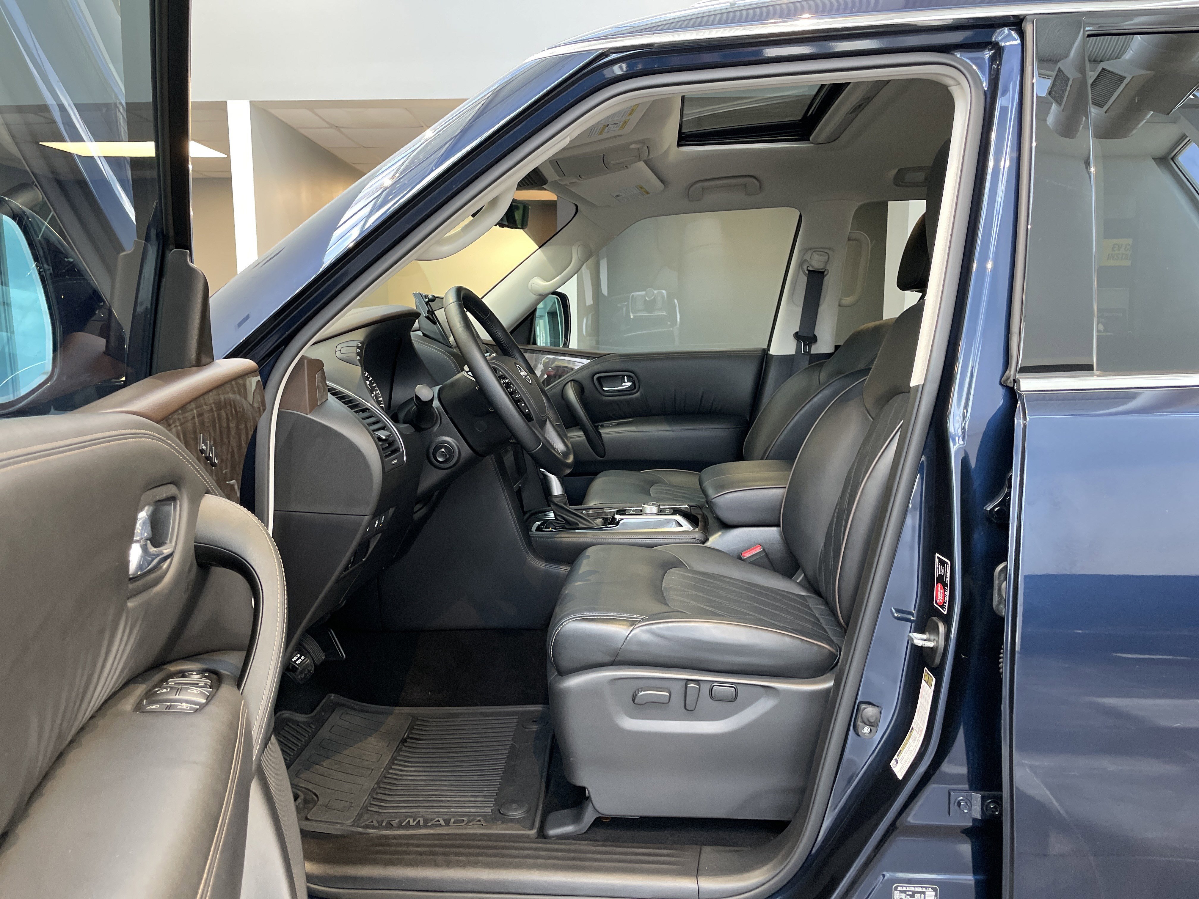 Used 2024 Nissan Armada Platinum w/ Captain's Chairs Package RWD image 18