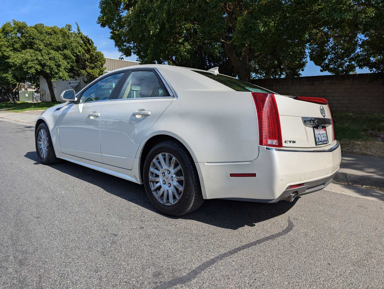 Used 2013 Cadillac CTS Luxury RWD image 3