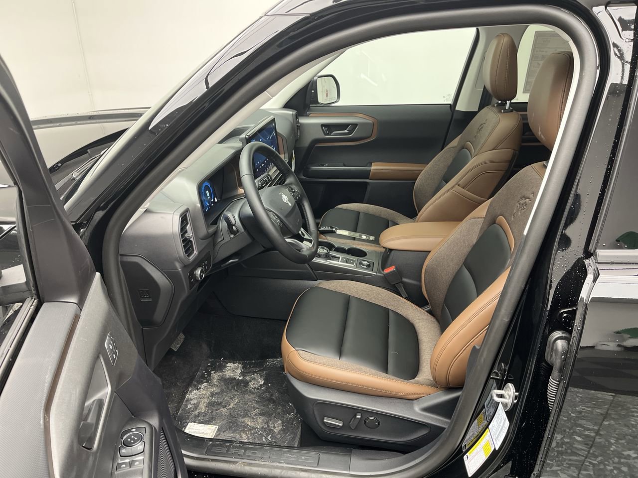 New 2025 Ford Bronco Sport Outer Banks w/ Outer Banks Tech Package+ AWD/4WD image 3
