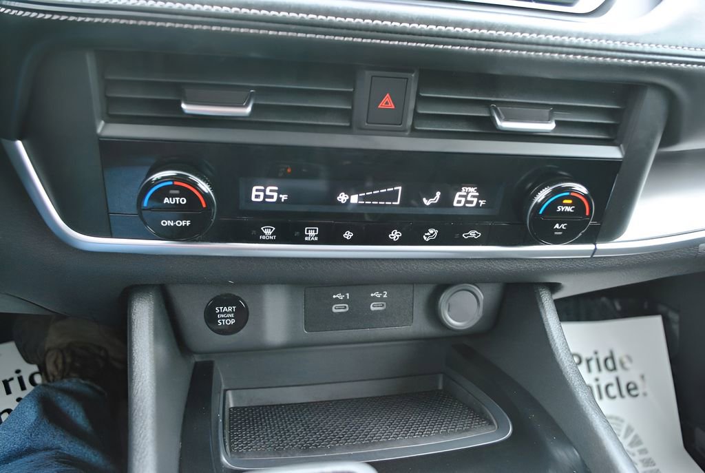 Used 2025 Nissan Rogue SV AWD/4WD image 11