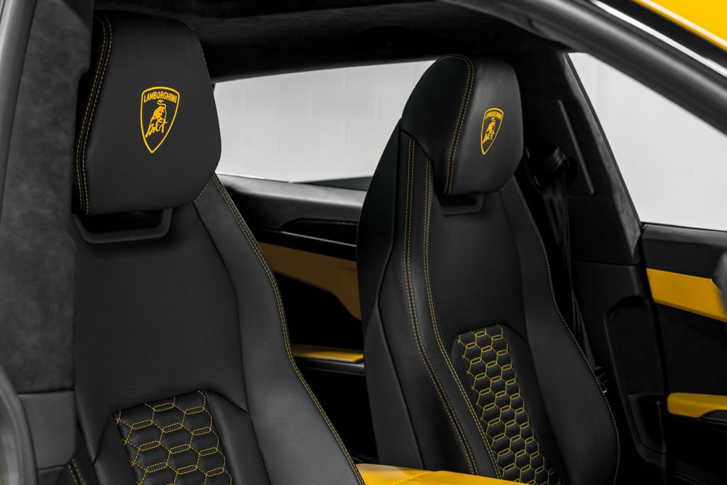 Used 2022 Lamborghini Urus AWD/4WD image 38