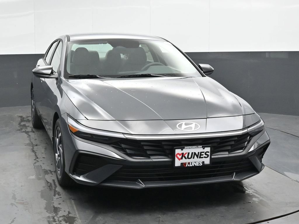 New 2025 Hyundai Elantra Sport image 4