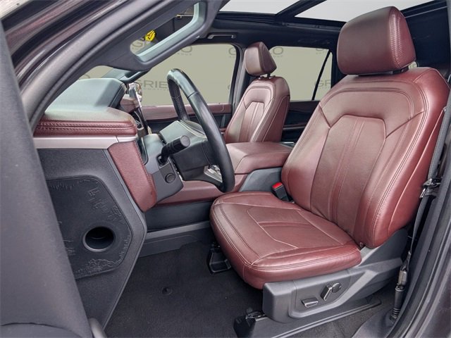 Used 2024 Ford Expedition Limited image 4