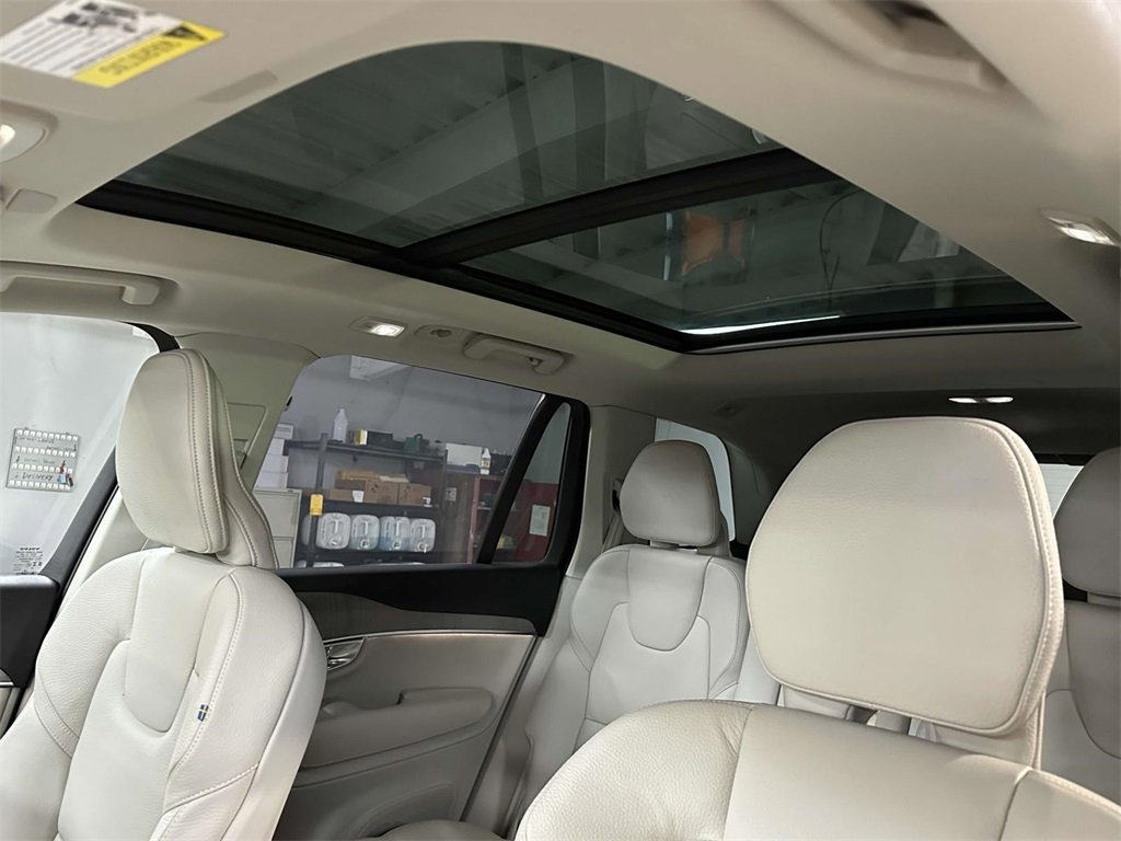 Used 2025 Volvo XC90 B5 Plus image 12