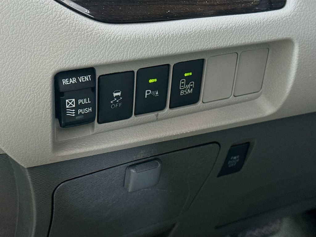 Used 2017 Toyota Sienna XLE w/ XLE Navigation Package FWD image 11