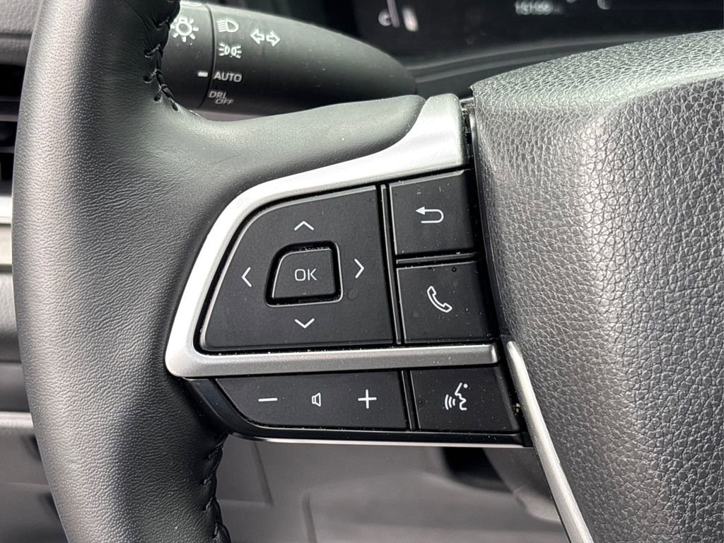 Used 2025 Toyota Grand Highlander XLE image 32