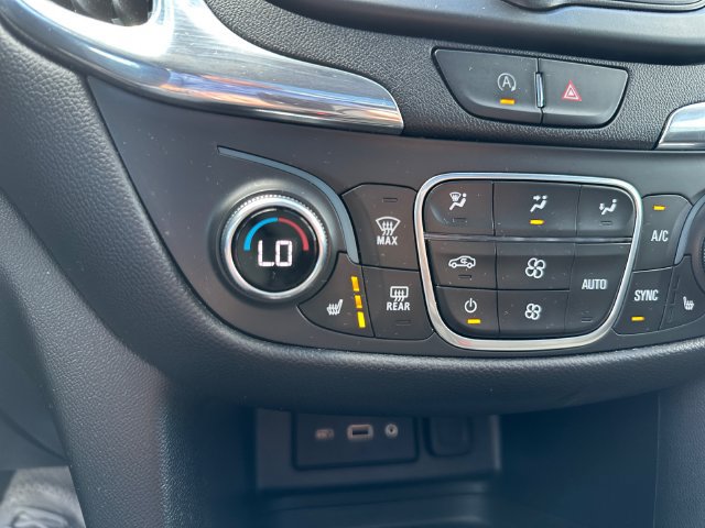 Used 2022 Chevrolet Equinox LT AWD/4WD image 25