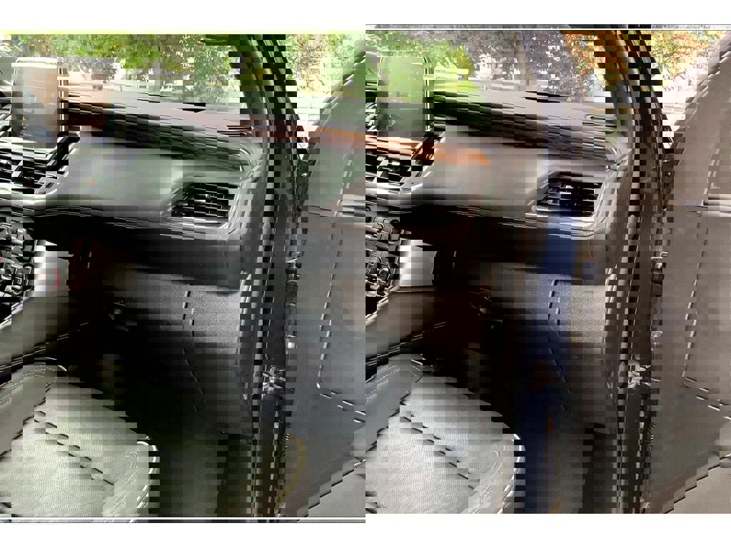 Used 2023 Chevrolet Suburban Premier image 17