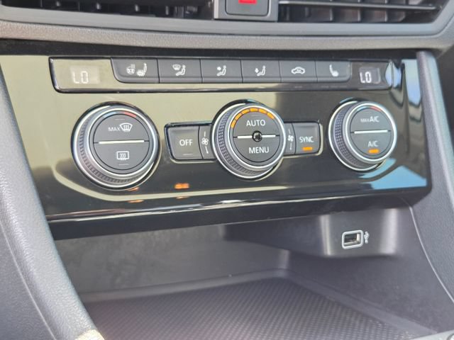 Used 2019 Volkswagen Jetta SEL w/ Cold Weather Package FWD image 22