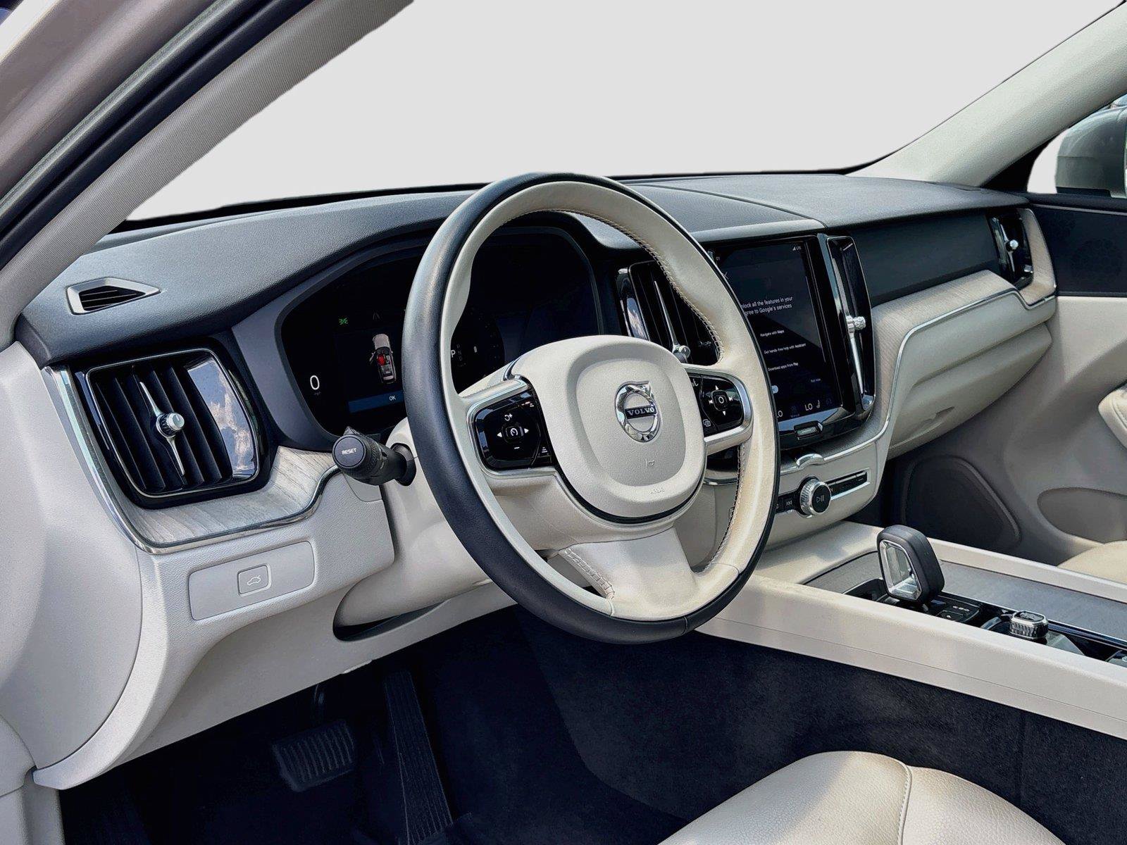 Used 2023 Volvo XC60 B5 Plus AWD/4WD image 9