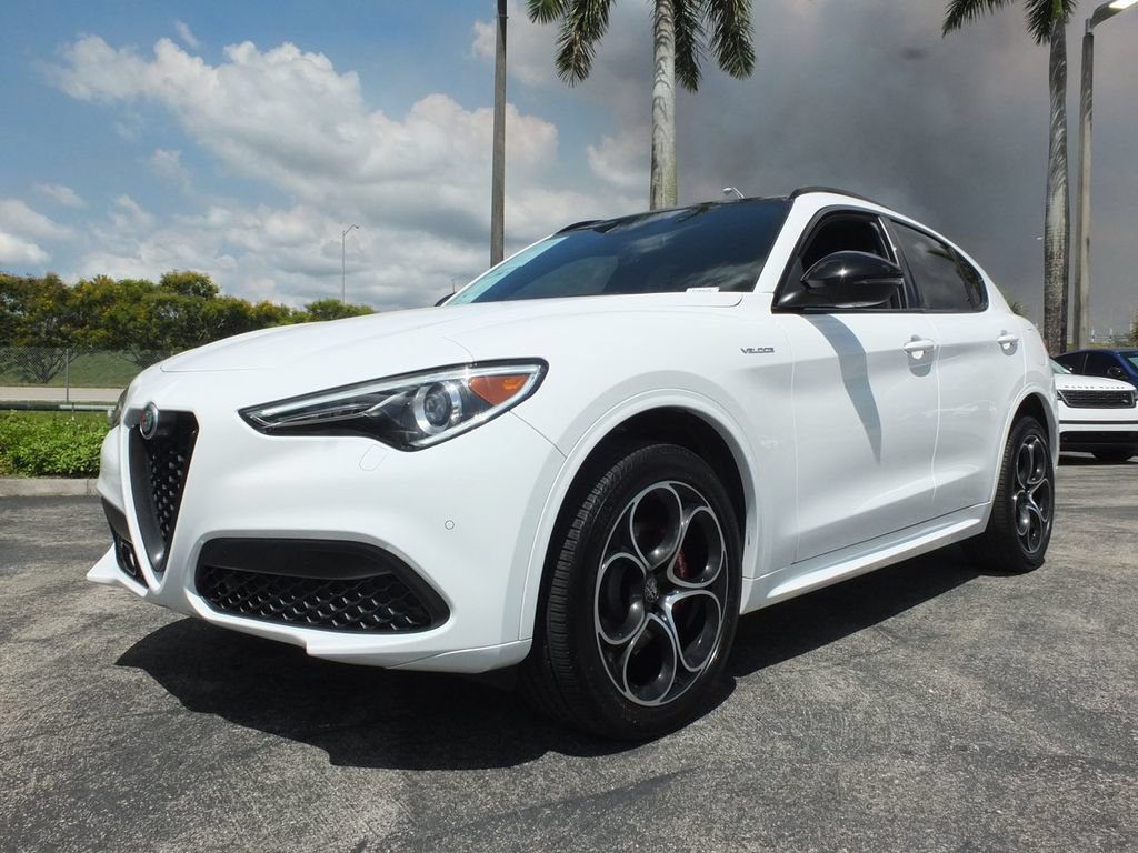 Used 2023 Alfa Romeo Stelvio Veloce AWD/4WD image 17