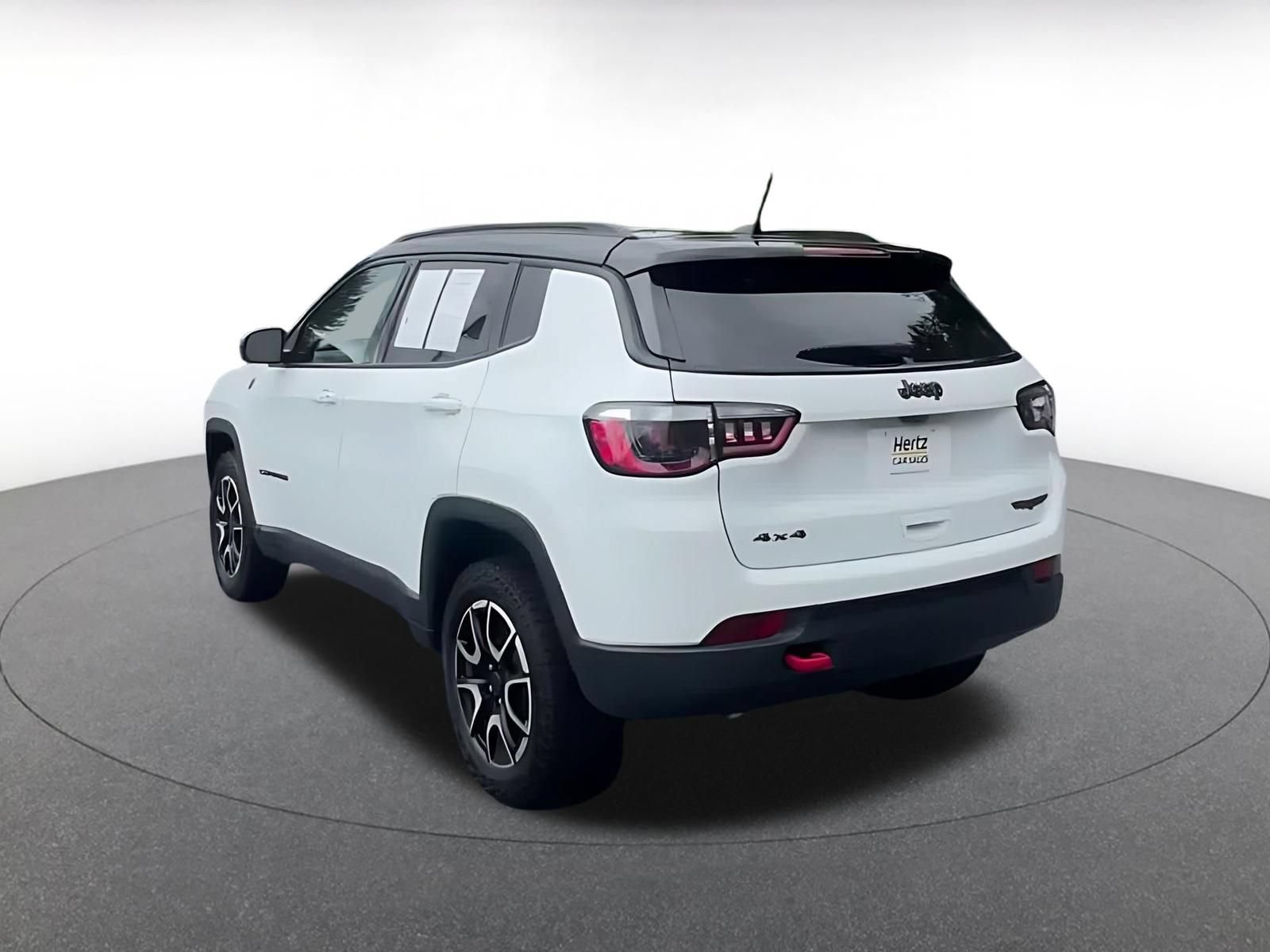 Used 2025 Jeep Compass Trailhawk AWD/4WD image 10
