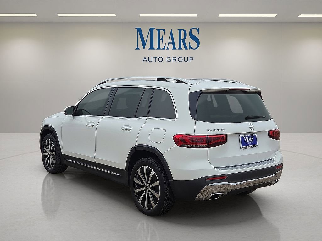 Used 2021 Mercedes-Benz GLB 250 w/ Premium Package image 3