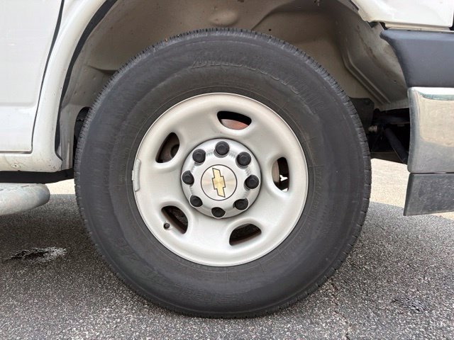 Used 2025 Chevrolet Express 2500 w/ Driver Convenience Package RWD image 21