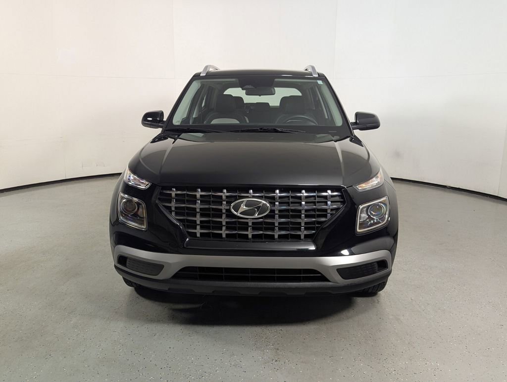 Used 2024 Hyundai Venue SEL image 2