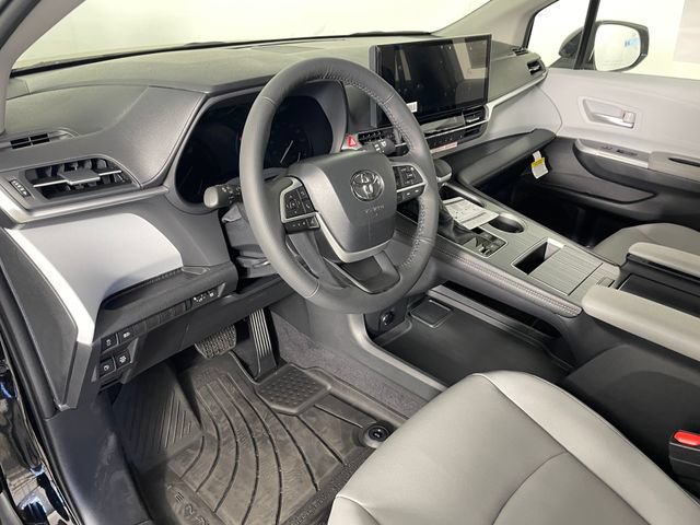 New 2026 Toyota Sienna XLE FWD image 3