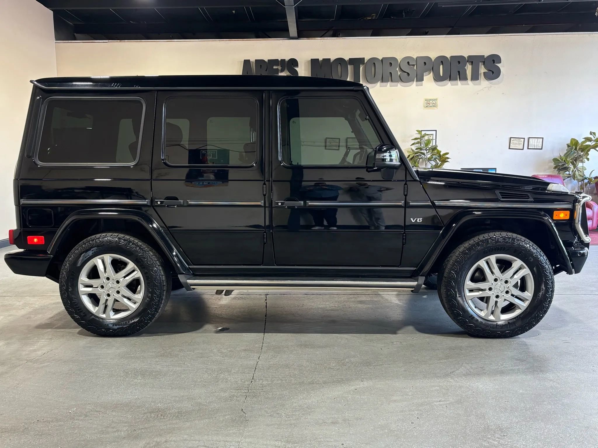 Used 2014 Mercedes-Benz G 550 G 550 4MATIC Sport Utility 4D image 5