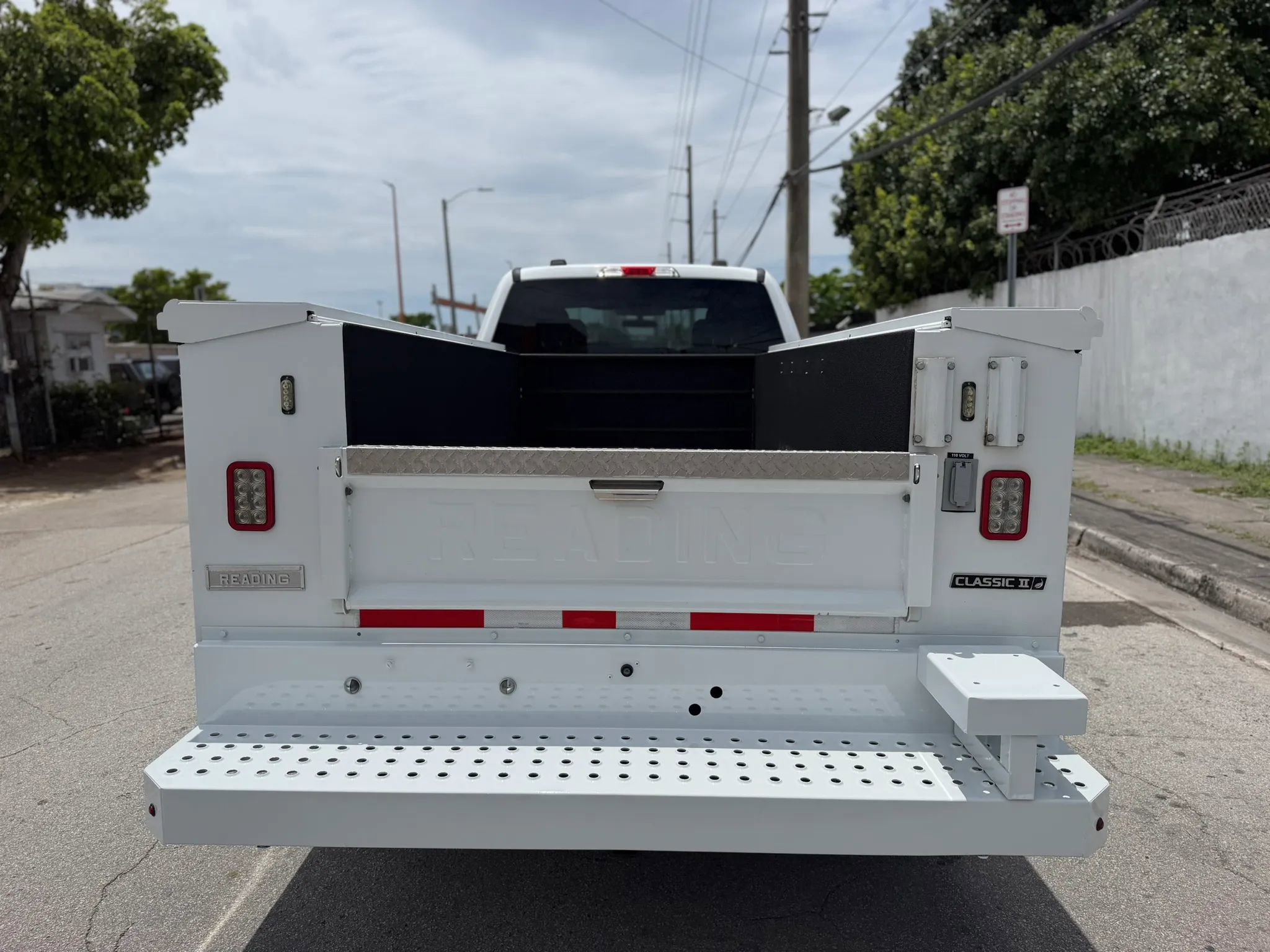 Used 2022 Ford F350 XL w/ Power Equipment Group RWD image 4