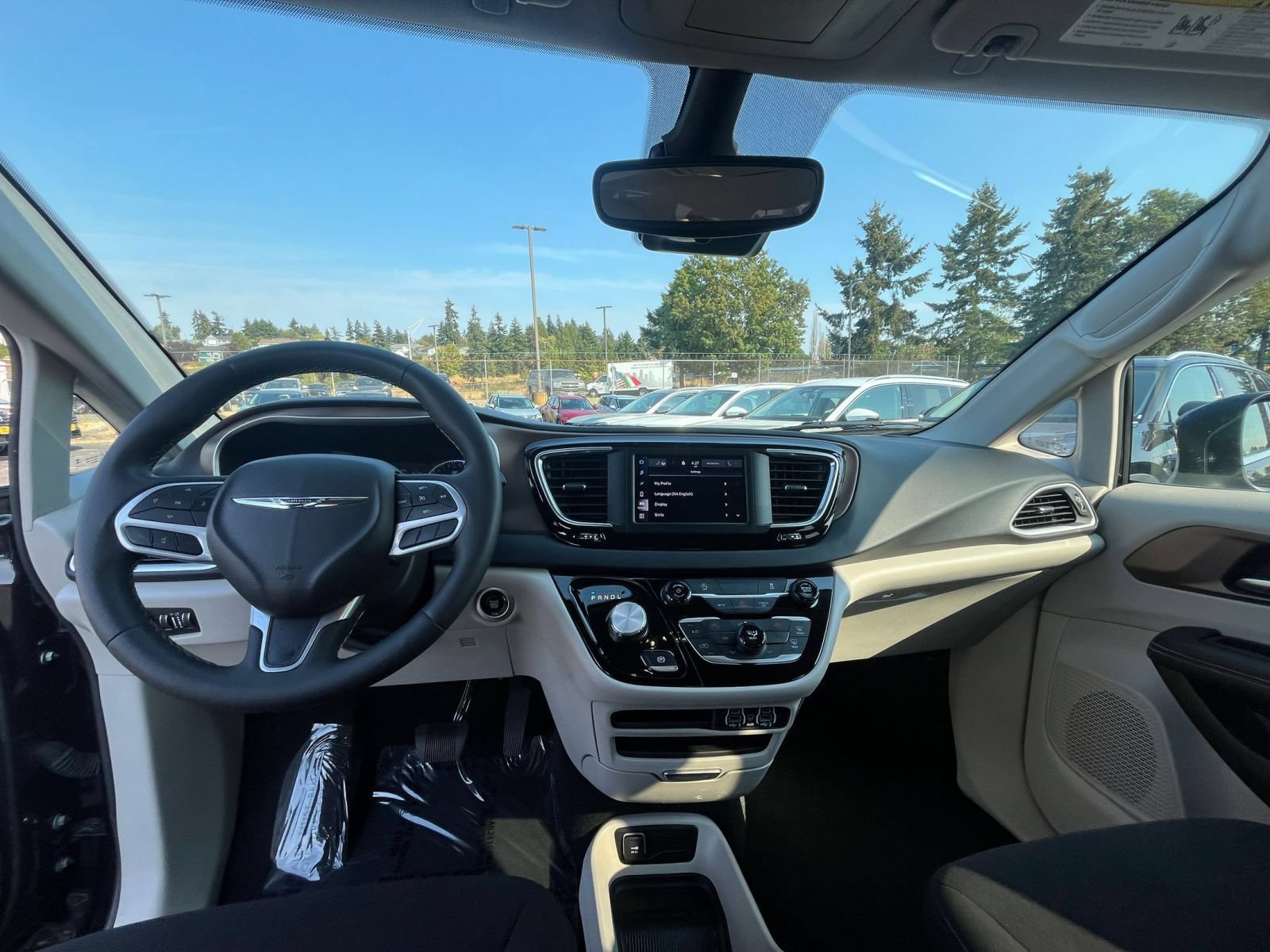 Used 2024 Chrysler Voyager LX FWD image 35