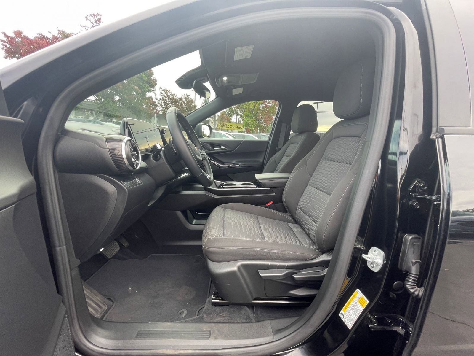 Used 2025 Chevrolet Equinox LT image 30