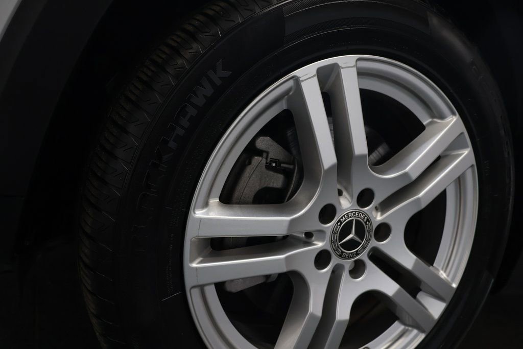 Used 2020 Mercedes-Benz GLB 250 w/ Premium Package image 27