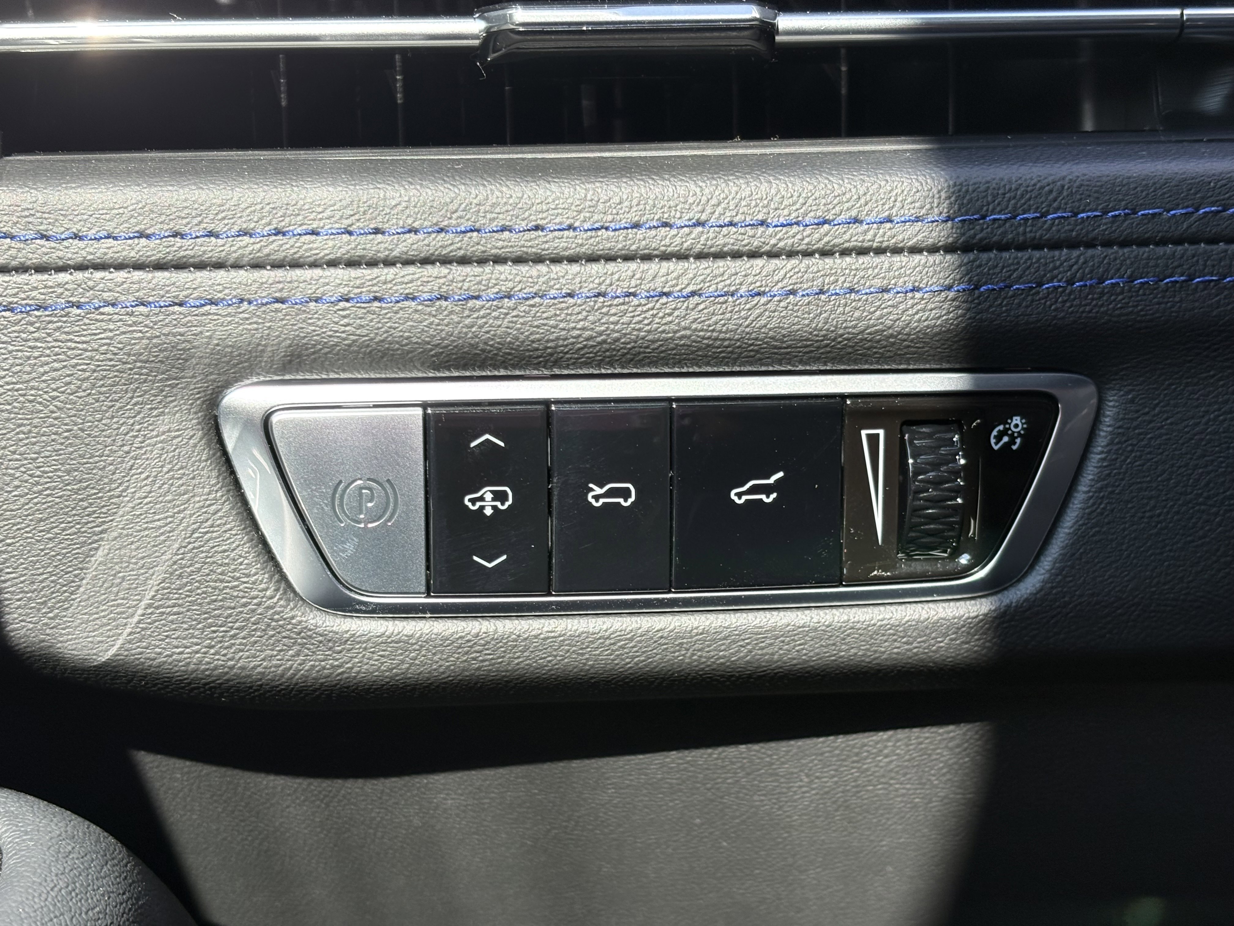 New 2026 Cadillac Escalade IQ Sport 1 w/ LPO, Floor Liner Package image 32