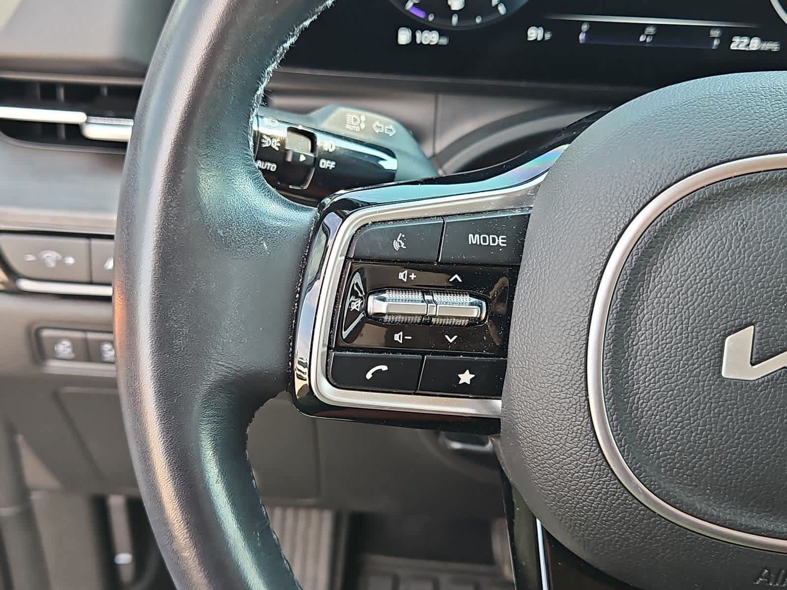 Used 2023 Kia Carnival SX FWD image 22