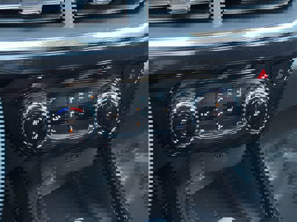 Used 2025 Chevrolet Trax RS w/ Sunroof Package image 17