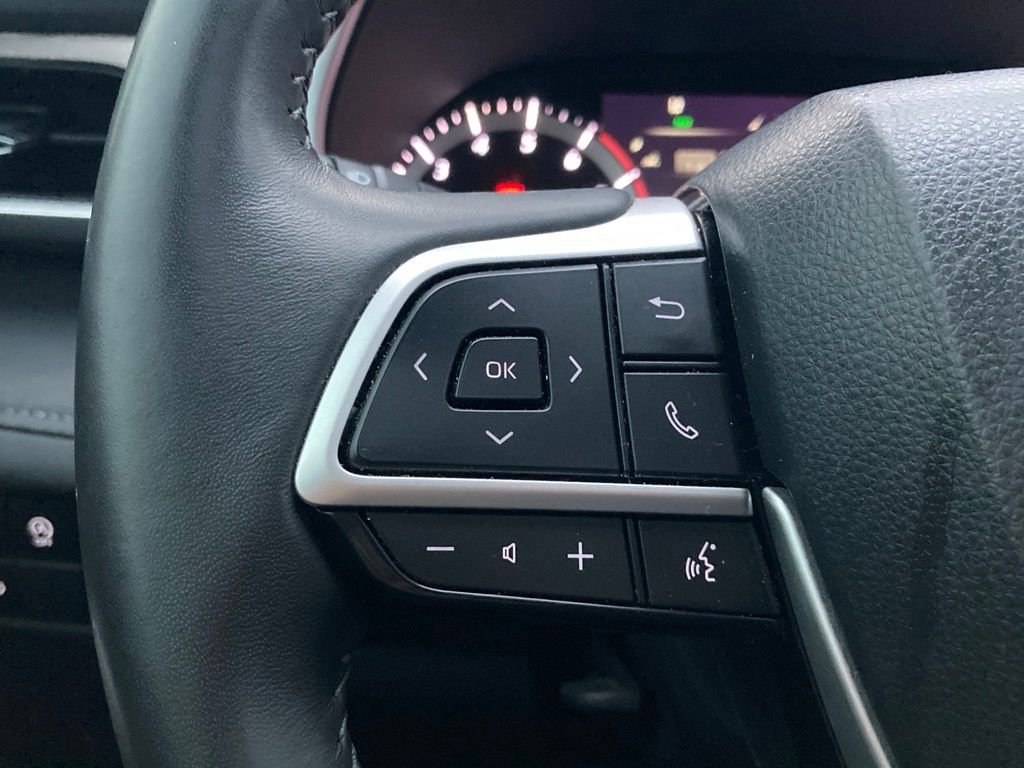 Certified 2024 Toyota Highlander XLE FWD image 15