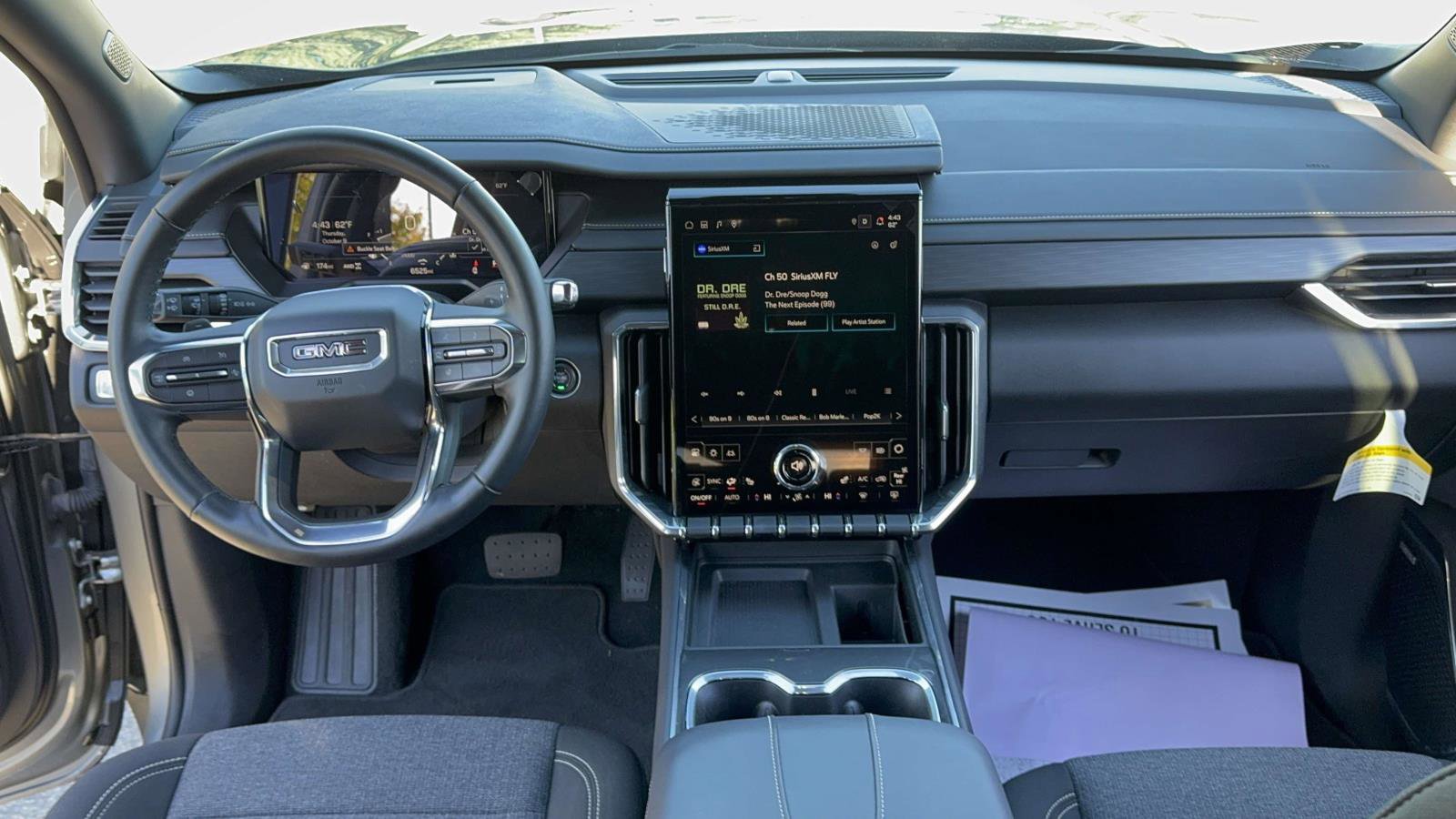 Used 2025 GMC Acadia Elevation image 10