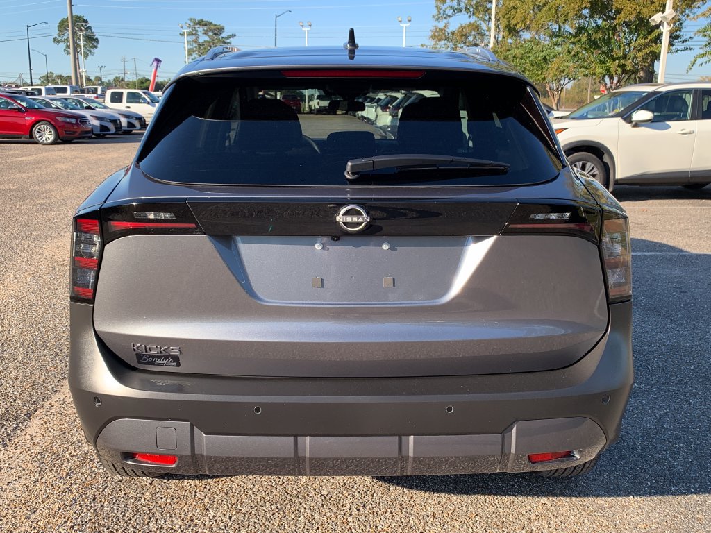 Used 2026 Nissan Kicks SV w/ SV Premium Package FWD image 7