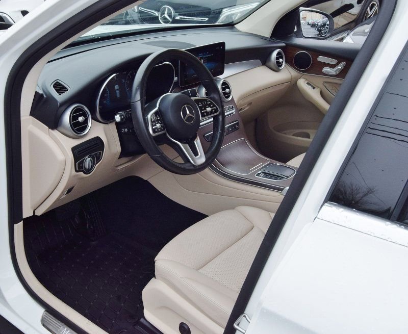 Used 2022 Mercedes-Benz GLC 300 4MATIC w/ Premium Package Lite image 17