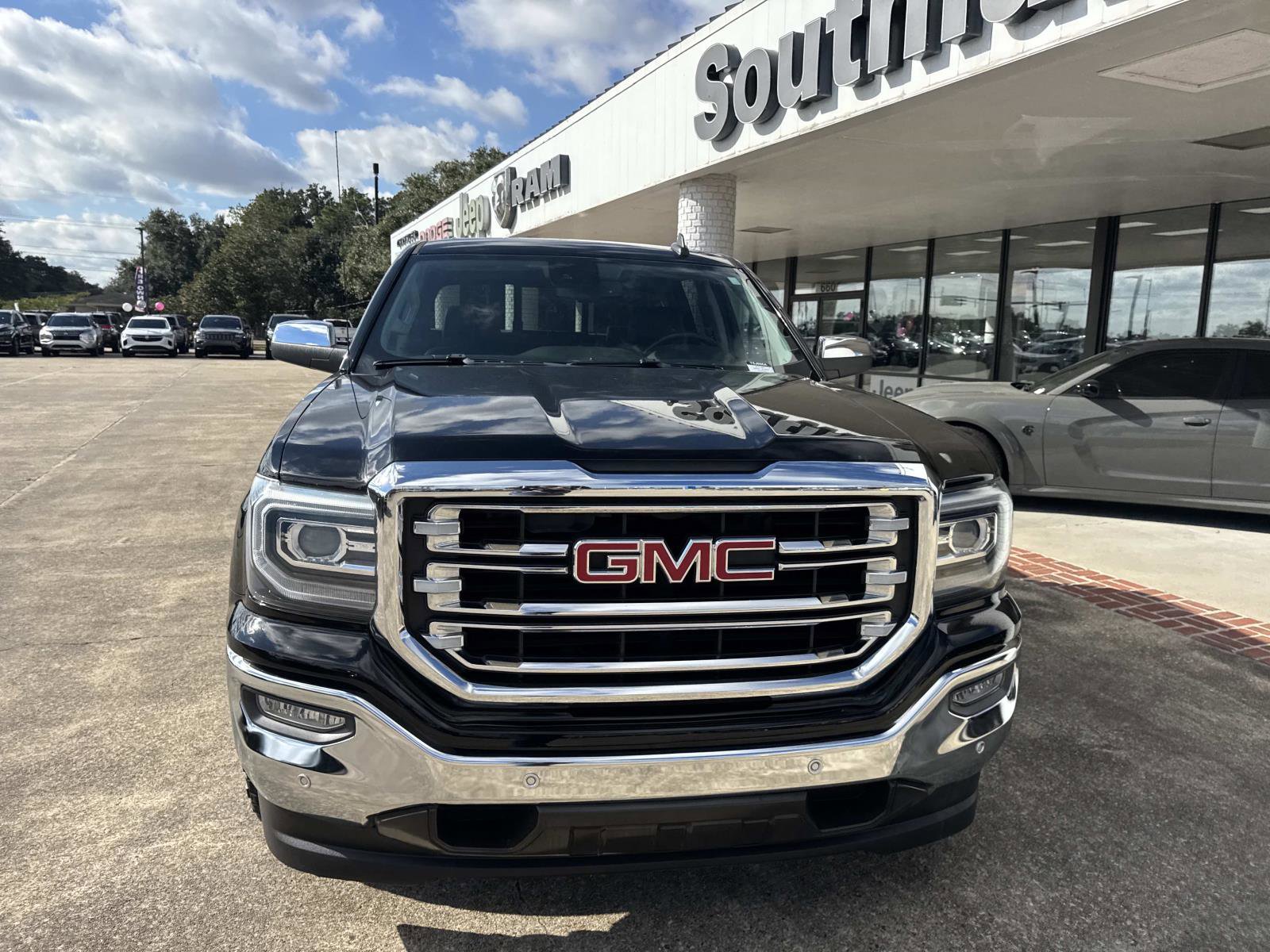 Used 2018 GMC Sierra 1500 SLT w/ Enhanced Driver Alert Package image 2