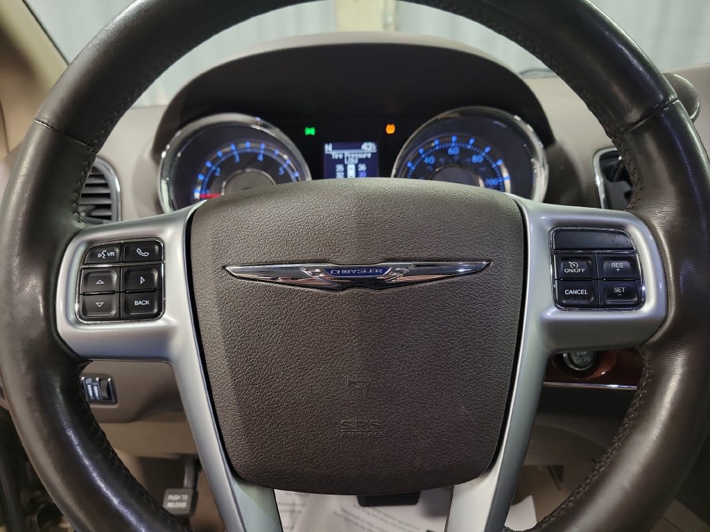 Used 2012 Chrysler Town & Country Touring-L w/ Driver Convenience Group FWD image 24
