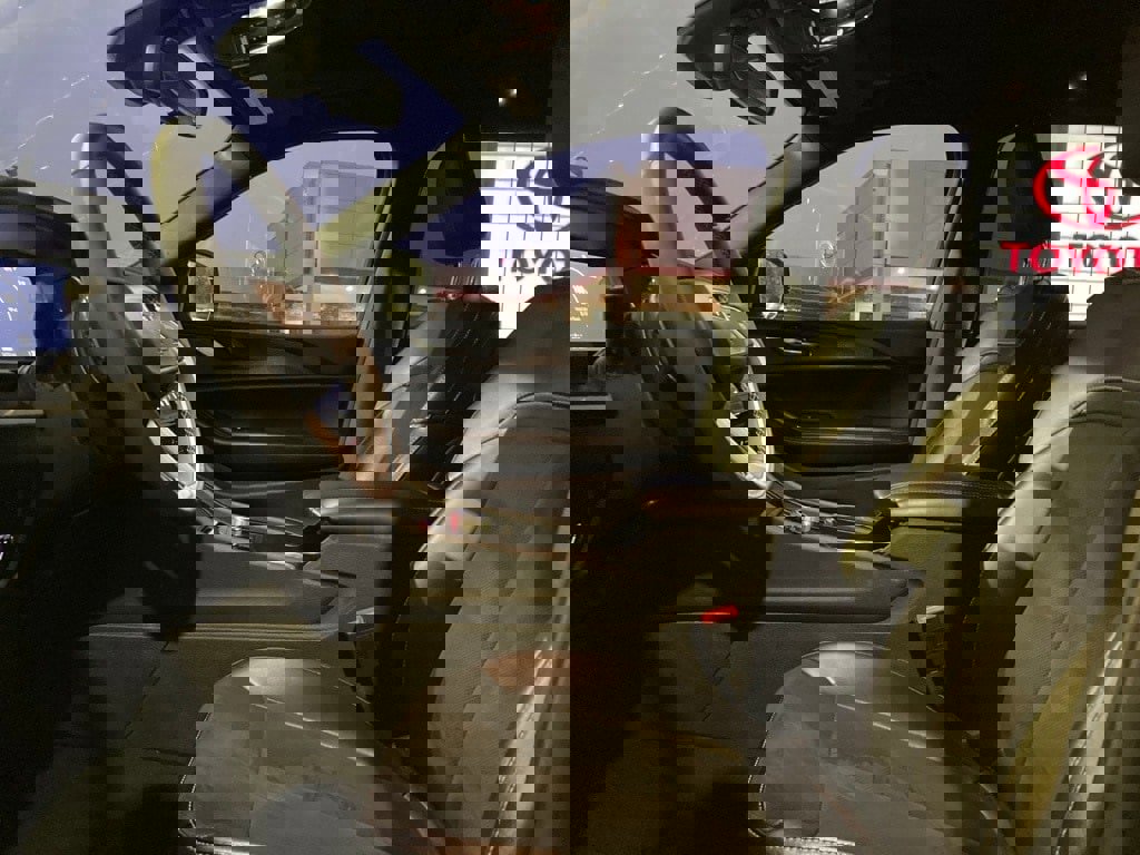 Used 2024 Jeep Grand Cherokee L Altitude image 10